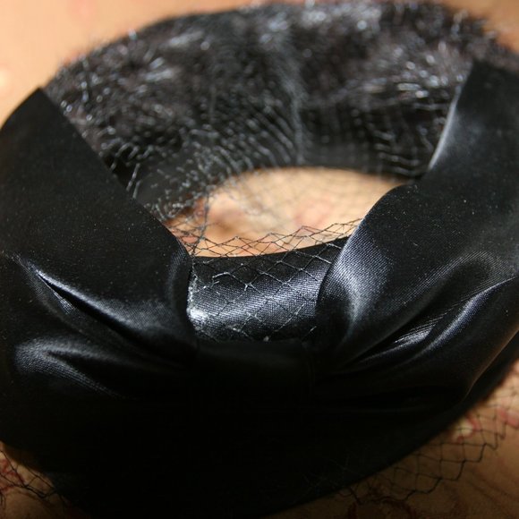 Vintage black satin hat with large bow, real fur & netting, "Styled by Abbye" - Picture 1 of 4